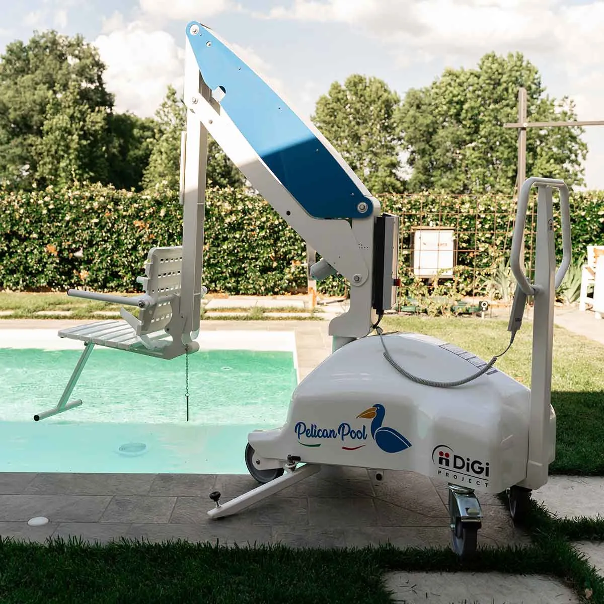 Лифт-подъемник для людей с инвалидностью PelicanPOOL